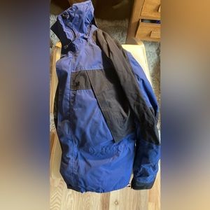 Men’s Mountain Hardware Waterproof Shell/Jacket with Stowable Hood for Ski/Snow